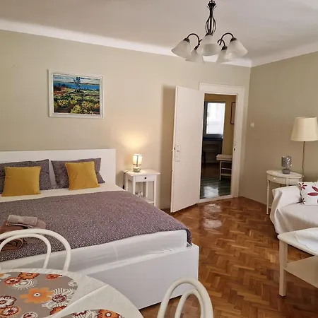 Apartment Seven - Two-bedroom *