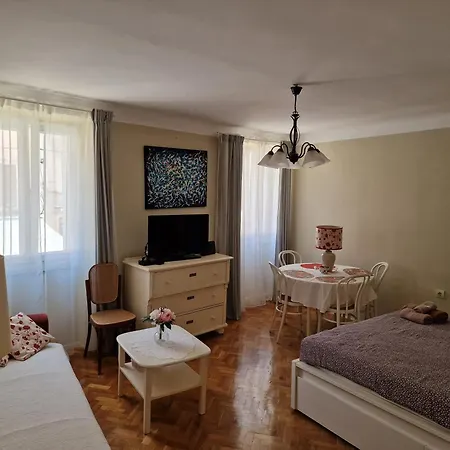 Apartment Seven - Two-bedroom